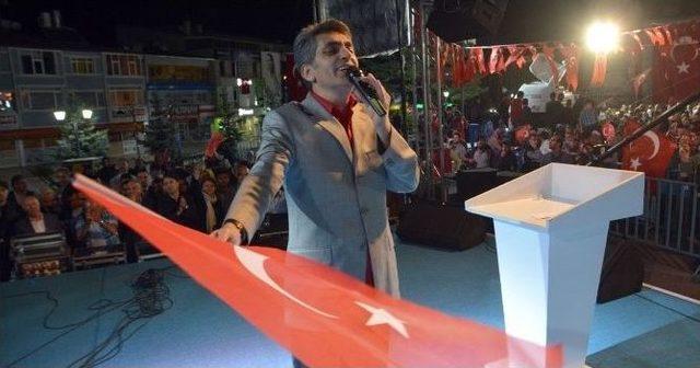 Demokrasi Nöbetinde Ağlatan Türkü