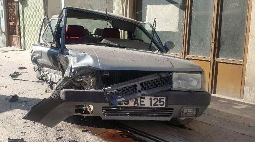 G&uuml;m&uuml;şhane&rsquo;de Trafik Kazası: 1 Yaralı