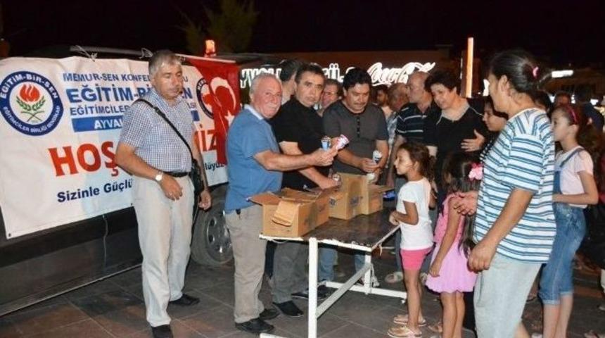Ayvalık’ta Vatan Ve Demokrasi Nöbeti Devam Ediyor