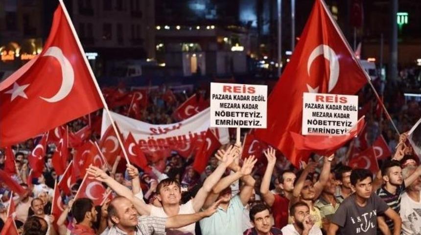 Taksim Meydanı&rsquo;nda Demokrasi N&ouml;beti Devam Ediyor