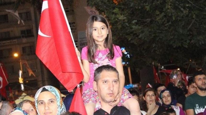 Denizli&rsquo;de Delikli&ccedil;ınar Meydanı Tek Ses, &ldquo;darbeye Hayır&rdquo; Dedi