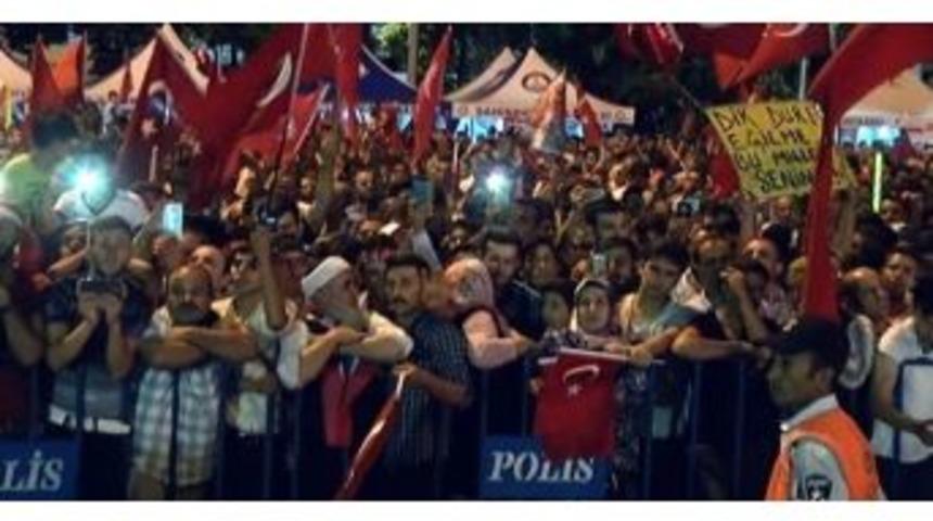 Demokrasi N&ouml;beti 10. G&uuml;n&uuml;nde Devam Etti