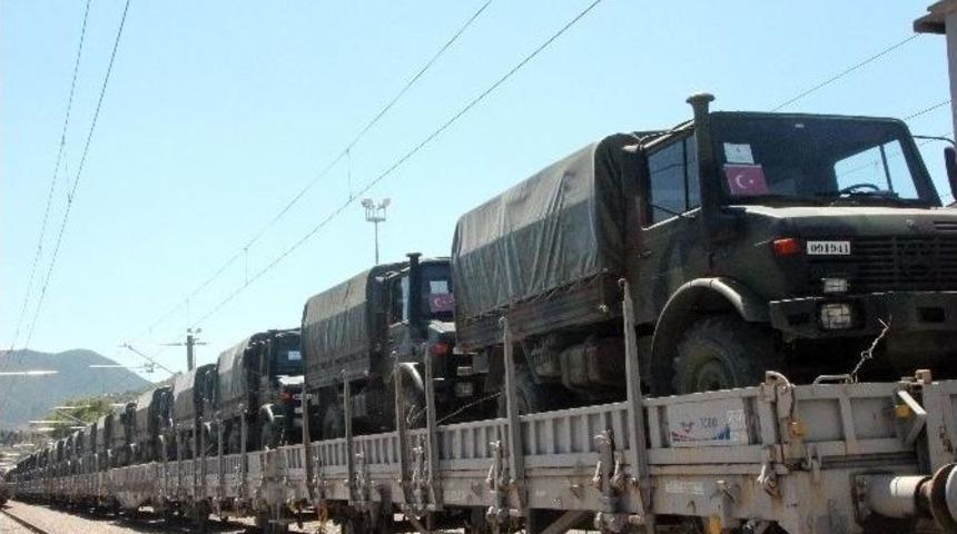 O Tanklar Ve Askeri Ara&ccedil;lar Hala Bekletiliyor