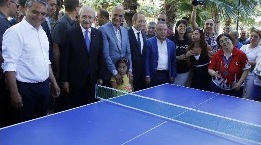 Kılı&ccedil;daroğlu, &Ouml;zel &Ccedil;ocukların Ma&ccedil;ını İzledi