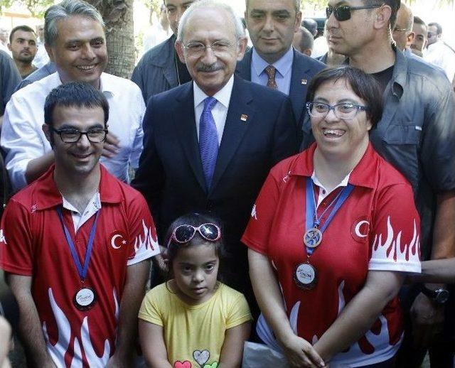 Kılıçdaroğlu, Özel Çocukların Maçını İzledi
