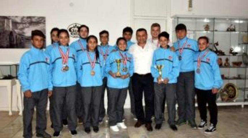 Karate Takımından Başkan Y&uuml;cel&rsquo;e Ziyaret