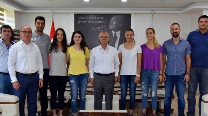 Salihli&rsquo;de 5 İmza Birden