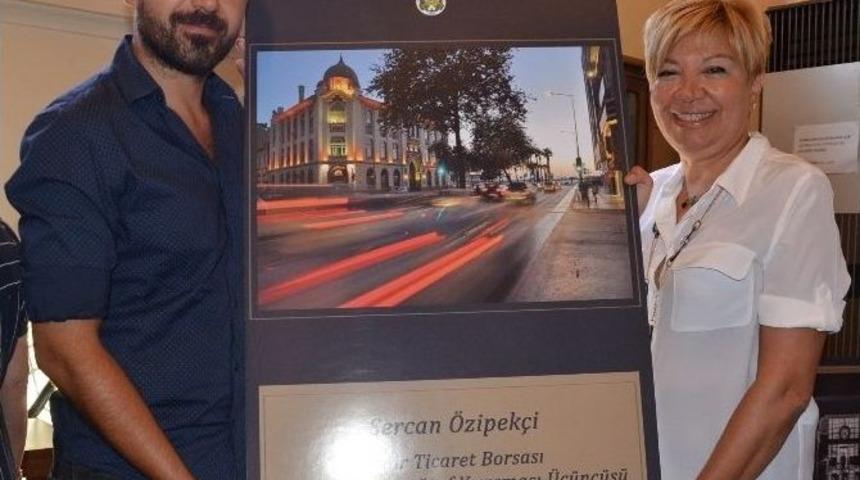 Tarihi Borsa Binasını En İyi Fotoğraflayanlar Belli Oldu
