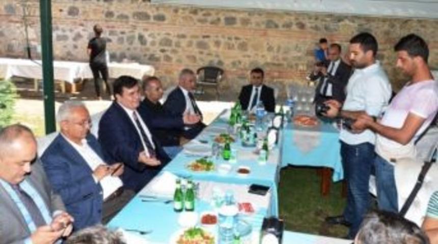 Vali Arslantaş Gazeteciler İle Buluştu