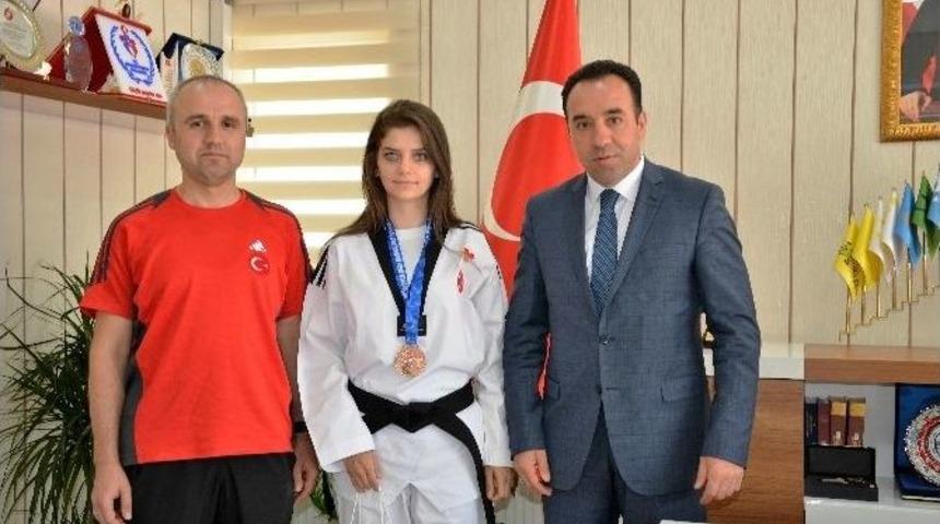 Bilecikli Taekwondocudan B&uuml;y&uuml;k Başarı