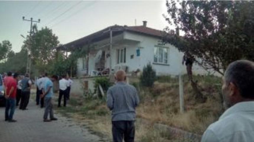 Şizofren Gen&ccedil;, Annesini Ve Babasını &Ouml;ld&uuml;rd&uuml;