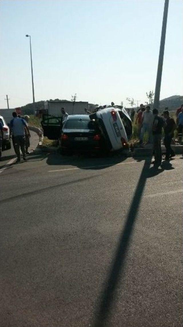 Bergama’da İki Otomobil Çarpıştı: 1 Ölü, 2 Yaralı