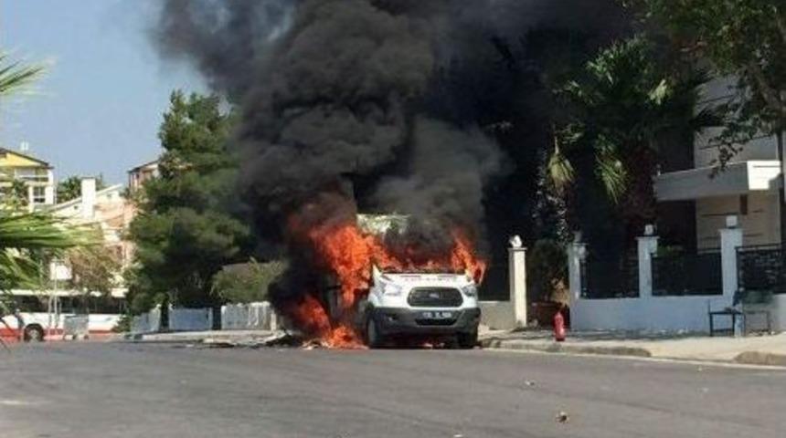Seyir Halindeki Ambulans Alev Topuna D&ouml;nd&uuml;