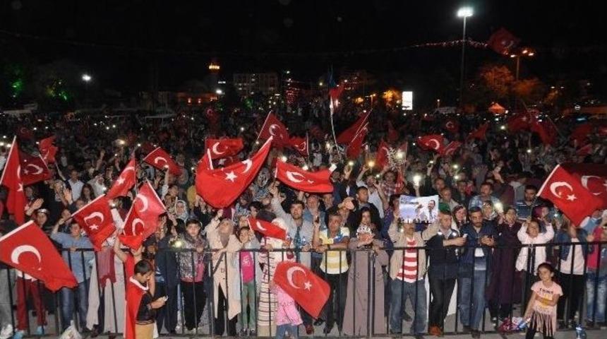 Sivas&rsquo;ta Demokrasi N&ouml;beti S&uuml;r&uuml;yor