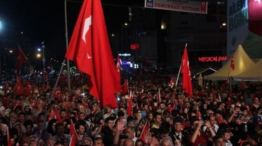 Meydanlarda Demokrasi N&ouml;beti Devam Ediyor