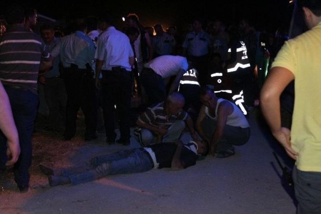 Tren İş&ccedil;i Servisine &Ccedil;arptı 3 &Ouml;l&uuml; 13 Yaralı