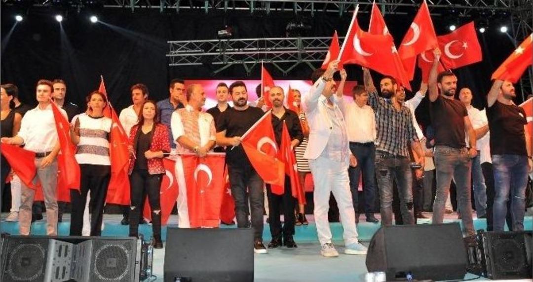 Antalya&rsquo;da Demokrasi N&ouml;betine Sanat&ccedil;ılardan Tam Destek