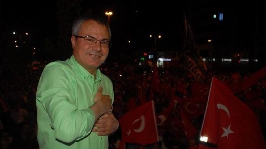 Vali Deniz Fet&ouml;&rsquo;n&uuml;n Darbe Girişimine Tepki G&ouml;sterdi