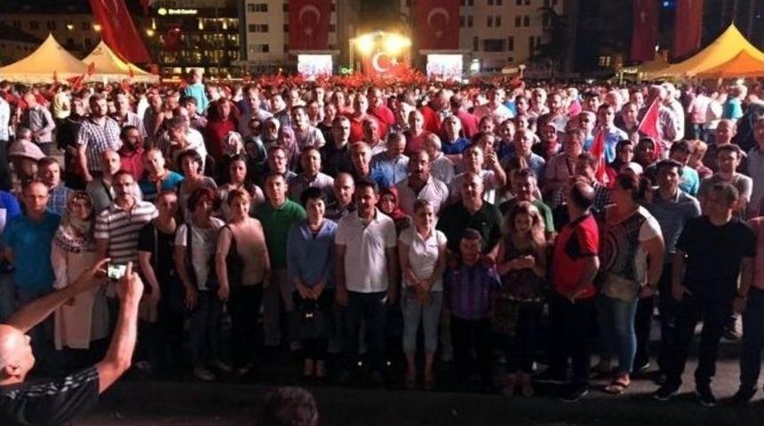 Sağlık &Ccedil;alışanları Demokrasi N&ouml;betinde