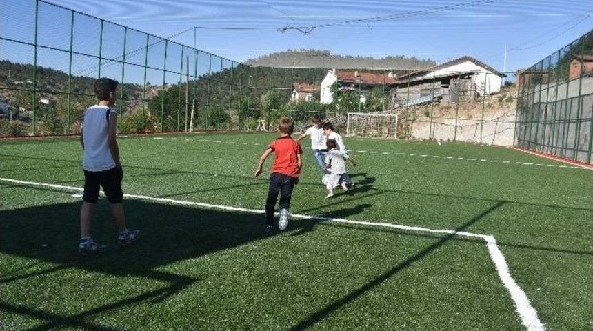 Dursunbey&rsquo;de Kırsal Mahallelere 4 Yeni Halı Saha