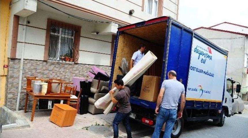 Beylikd&uuml;z&uuml;&rsquo;n&uuml;n Dost Elleri Su Baskınında Mağdur Olan Aileye Uzandı