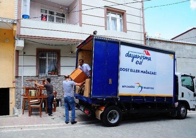 Beylikdüzü’nün Dost Elleri Su Baskınında Mağdur Olan Aileye Uzandı