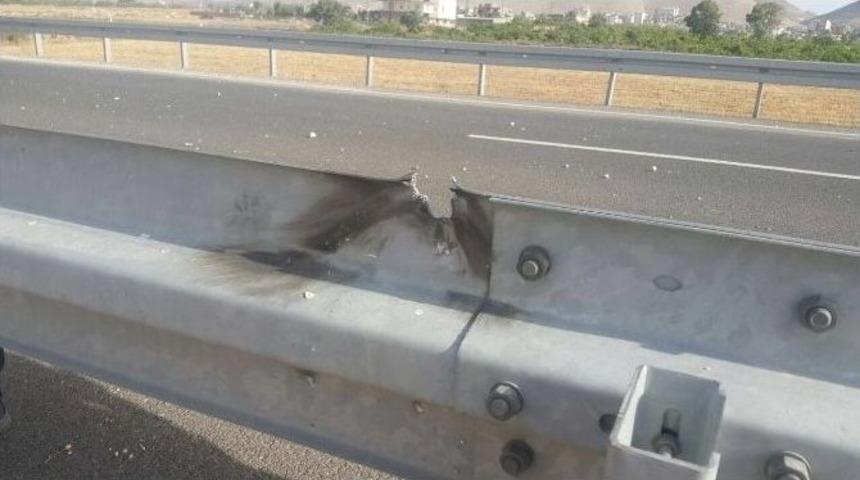 Karayoluna Tuzaklanan Eyp, Kontroll&uuml; Bir Şekilde İnfilak Ettirildi