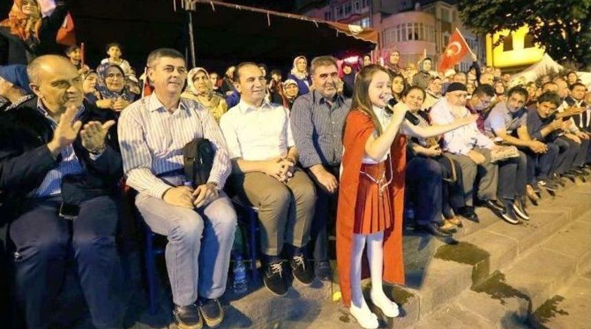 Amasyalılar Demokrasi N&ouml;betini S&uuml;rd&uuml;r&uuml;yor