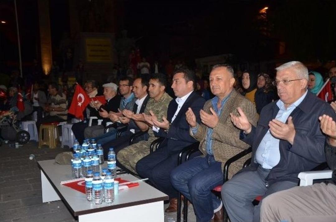 Başkan Bakıcı, Gece Demokrasi N&ouml;betinde, G&uuml;nd&uuml;z Halka Hizmette