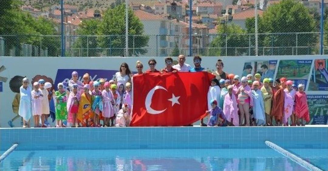 Hem Serinliyorlar Hem De Y&uuml;zmeyi &Ouml;ğreniyorlar