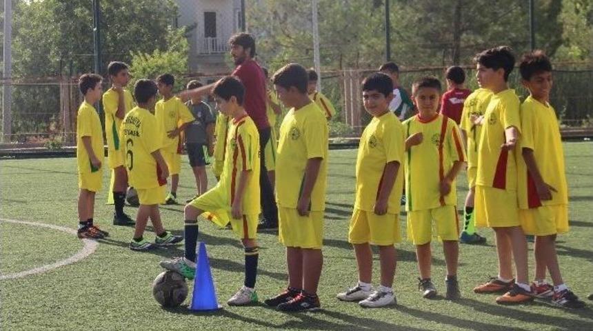 &Ccedil;ocuklar Yaz Spor Okullarında Tatilin Keyfini &Ccedil;ıkarıyor