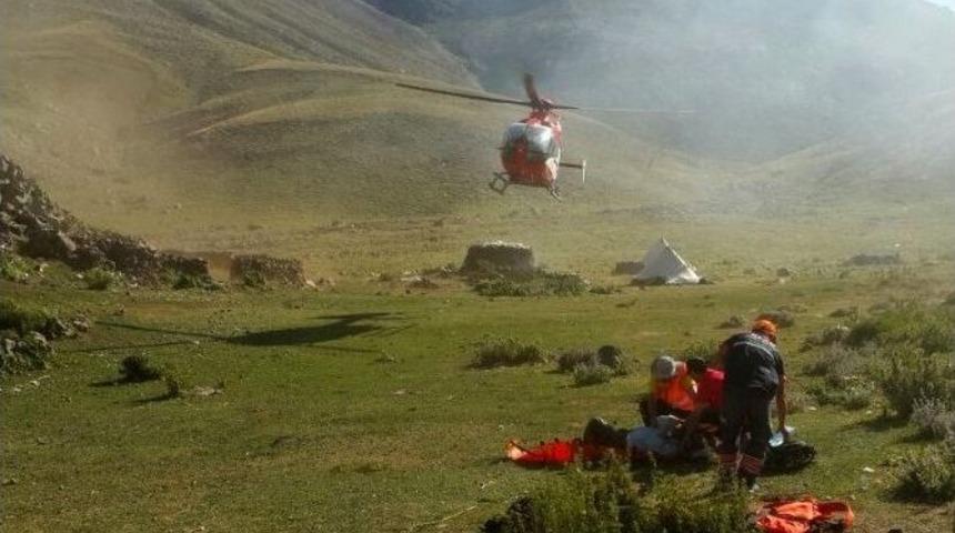 Dağda Apandisiti Patlayan &Ccedil;obana Helikopterli Kurtarma Operasyonu