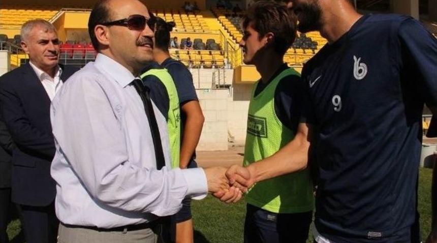 Vali Ustaoğlu&rsquo;na &lsquo;69&rsquo; Numaralı Forma