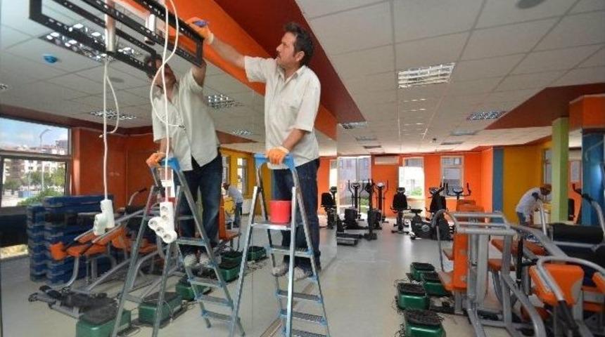 Spor Salonlarında Hummalı &Ccedil;alışma