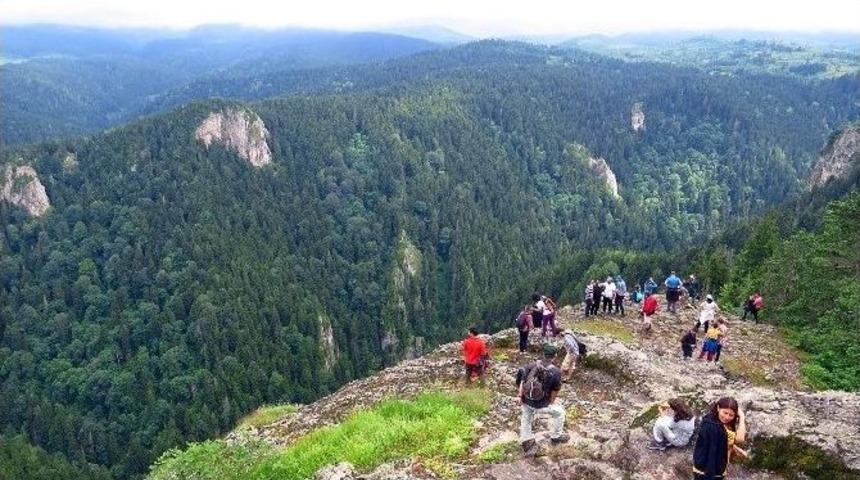 33 Dağcı Karag&ouml;l Zirvesinde