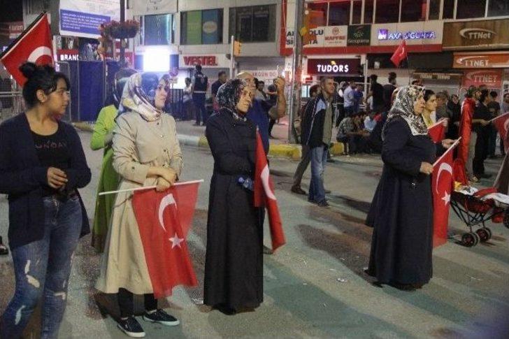 Türk Kızılay’dan Demokrasi Nöbetçilerine Gıda Desteği G1