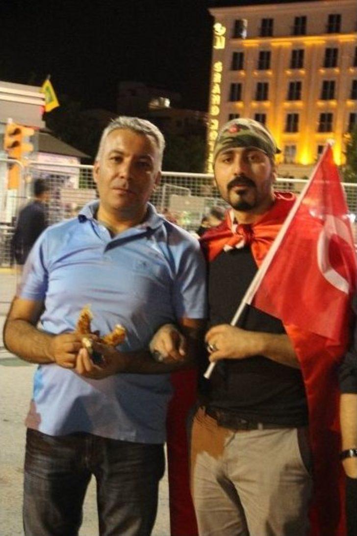 Türk Kızılay’dan Demokrasi Nöbetçilerine Gıda Desteği G3