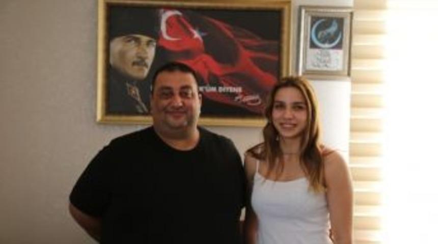 Ezgi Manlacı, Adana Aski&rsquo;de Kaldı