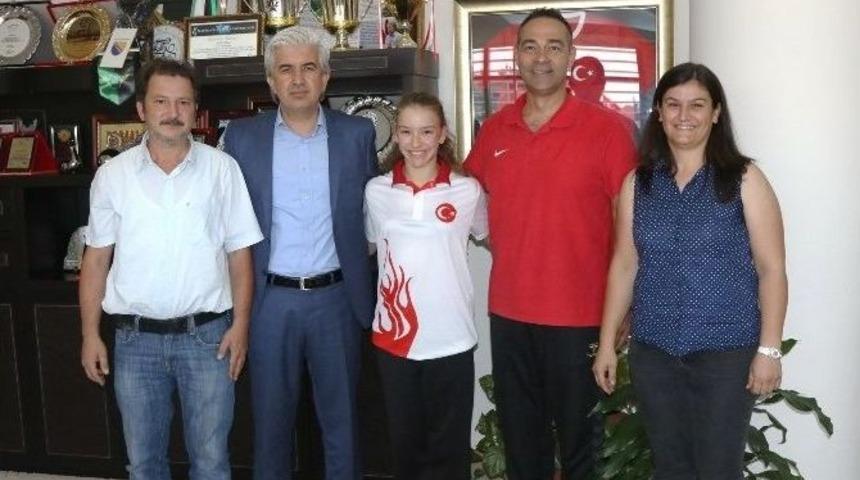 Başkan Hızlı, Akhisarlı Altın Kızı Ağırladı