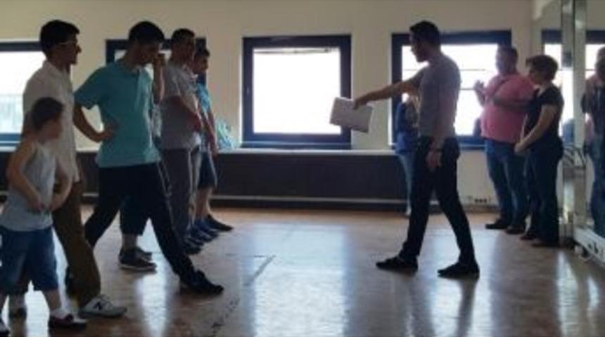 İzmit Belediyesi&rsquo;nden Engelli Vatandaşlara Yardım Eli