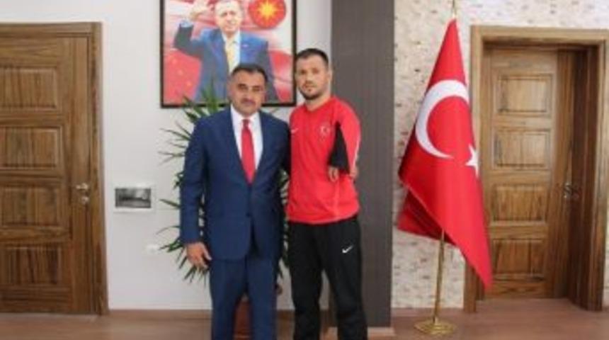 Para-olimpik Milli Sporcudan Başkan Cabbar&rsquo;a Ziyaret