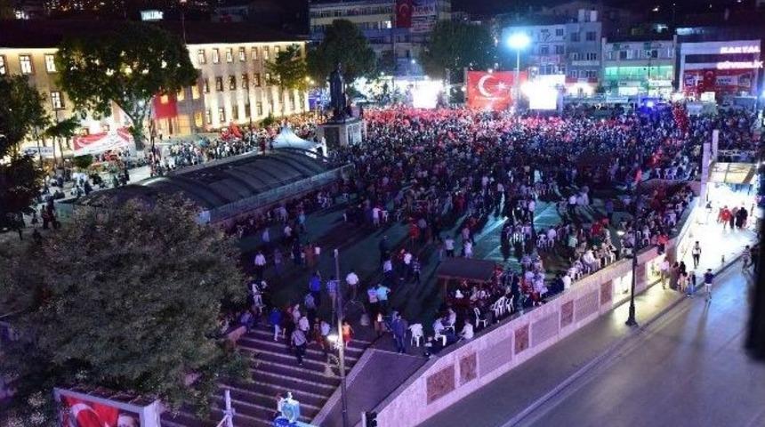 G&uuml;rkan, Demokrasi N&ouml;beti Tutan Vatandaşlarla Bir Araya Geldi
