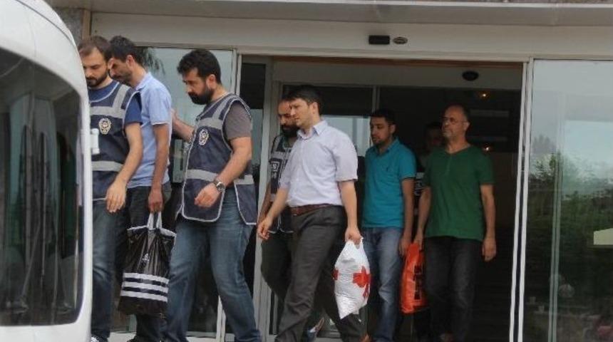Rize’de Fetö/pdy Operasyonları Kapsamında Gözaltına Alınan 14 Polis Memuru Adliyeye Çıkartıldı