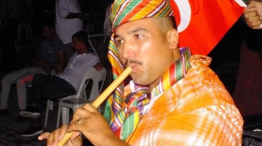 Demokrasi Şehitlerine Y&ouml;r&uuml;k Ağıtı