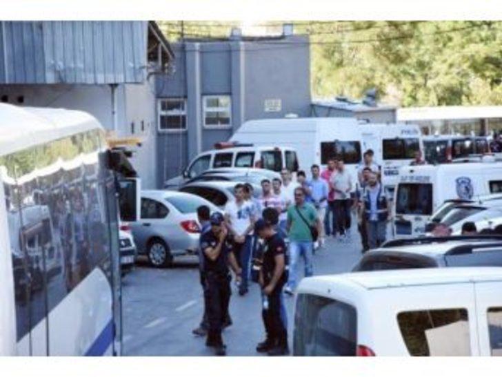 Foça’da Gözaltına Alınan 206 Askerden 100’ü Serbest