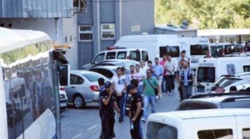 Fo&ccedil;a&rsquo;da G&ouml;zaltına Alınan 206 Askerden 100&rsquo;&uuml; Serbest
