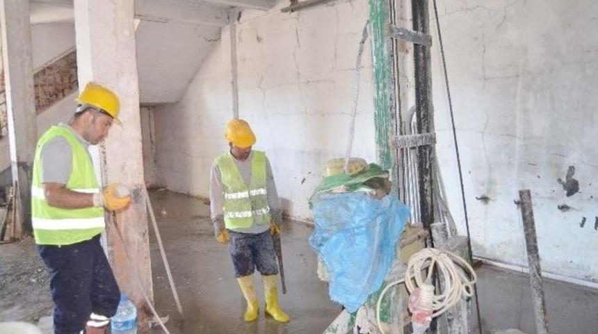 G&uuml;mr&uuml;k Binasında &Ccedil;alışmalar S&uuml;r&uuml;yor