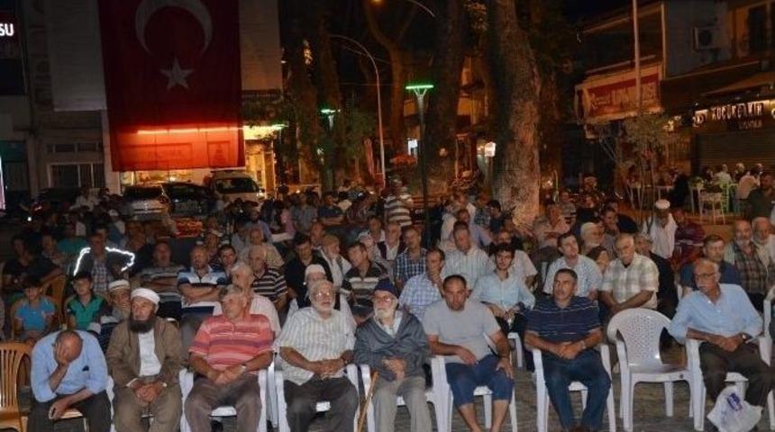 Demokrasi N&ouml;betinde Minik Elif&rsquo;ten İstiklal Marşı