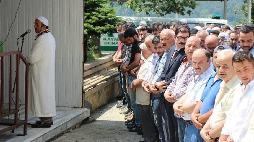Almanya&rsquo;da &Ouml;ld&uuml;r&uuml;len Gen&ccedil; D&uuml;zce&rsquo;de Toprağa Verildi