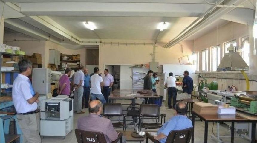 Cumhuriyet Üniversitesi’ndeki Fetö Kitapları İmha Edildi